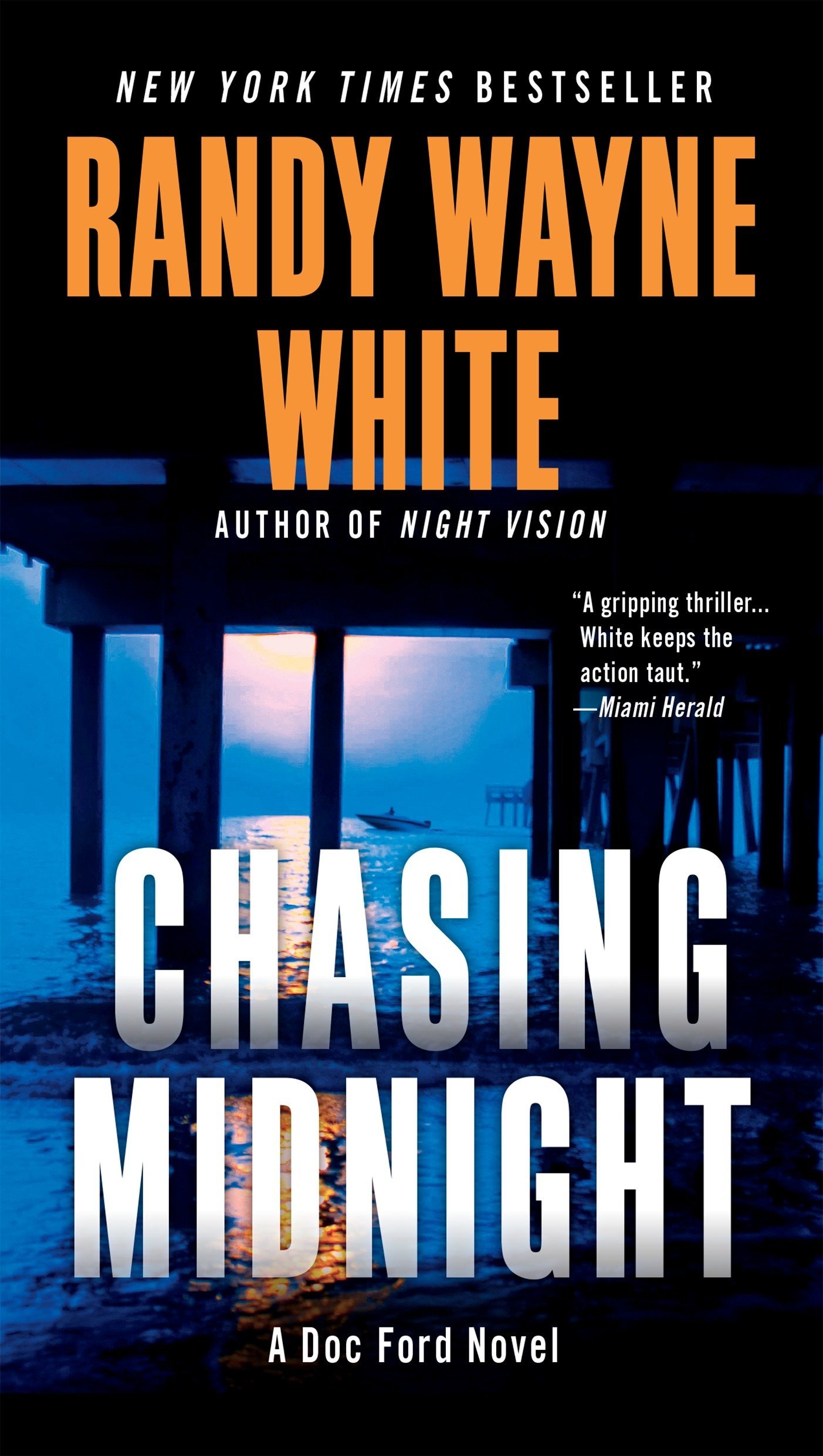 Algopix Similar Product 15 - Chasing Midnight (A Doc Ford Novel)