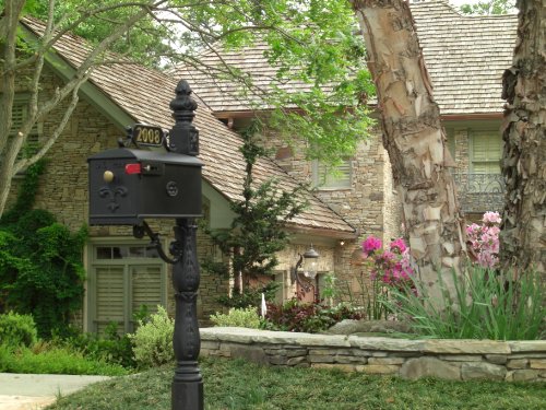 Algopix Similar Product 4 - The Williamsburg Cast Aluminum Mailbox