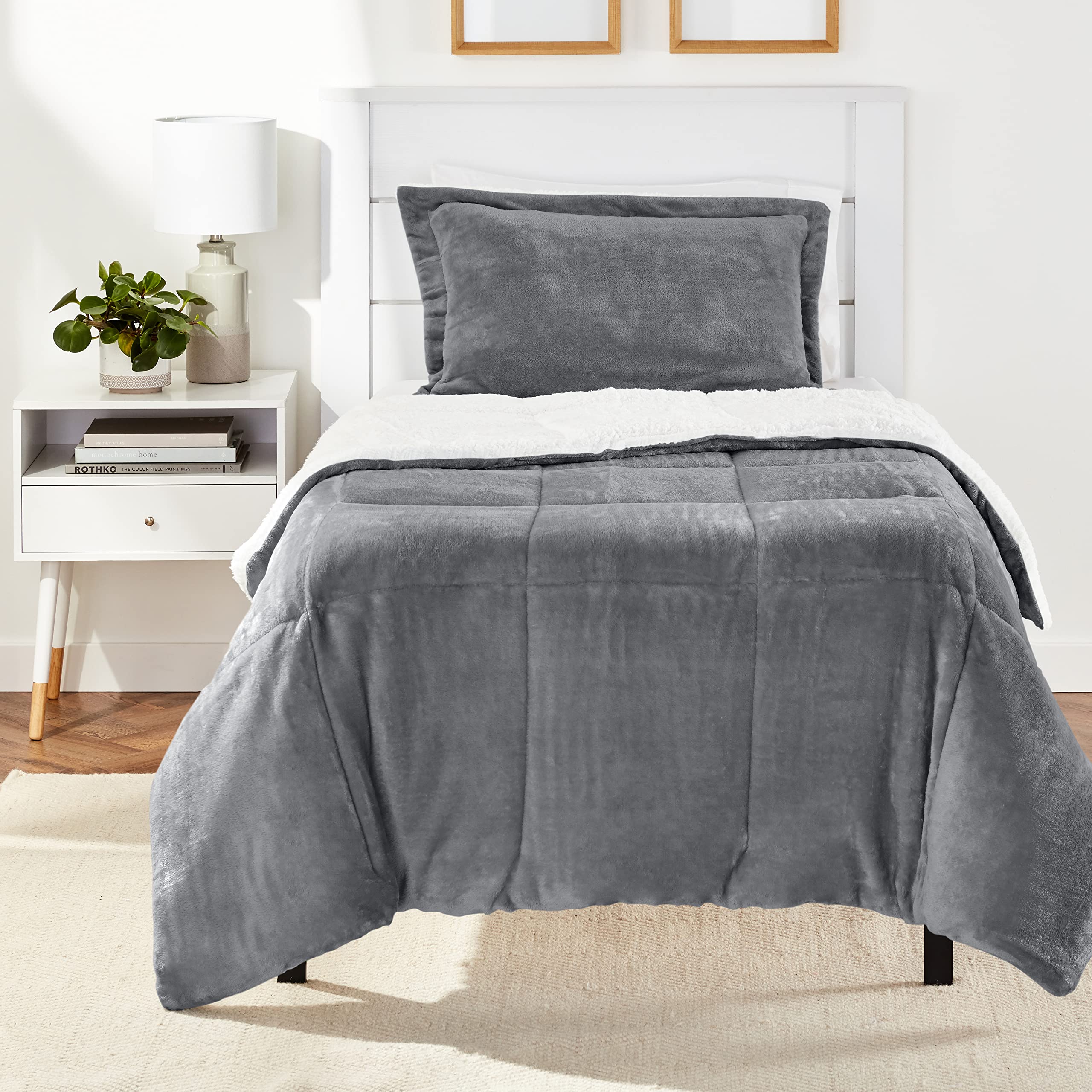 Algopix Similar Product 11 - Amazon Basics UltraSoft Micromink